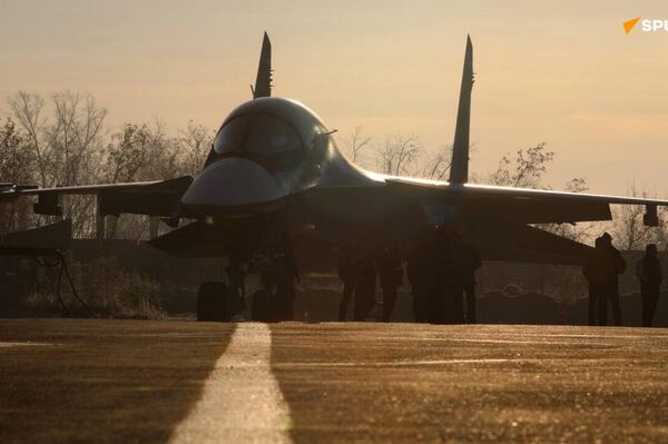 የሩሲያ የጦር ሠራዊት አዳዲስ ሱ-34 ታክቲካል ቦንብ ጣይ ጀቶችን ተረከበ የሩሲያ የጦር ሠራዊት አዳዲስ ሱ-34 ታክቲካል ቦንብ ጣይ ጀቶችን ተረከበ - Sputnik አፍሪካ