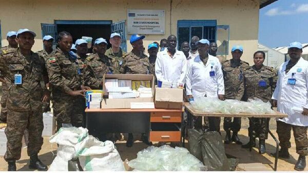 በደቡብ ሱዳን የኢትዮጵያ ሰላም አስከባሪ በቦር ከተማ ለሚገኘው ጆንግሌ ስቴት ሆስፒታል የመድኃኒትና የምግብ ድጋፍ አደረገ - Sputnik አፍሪካ