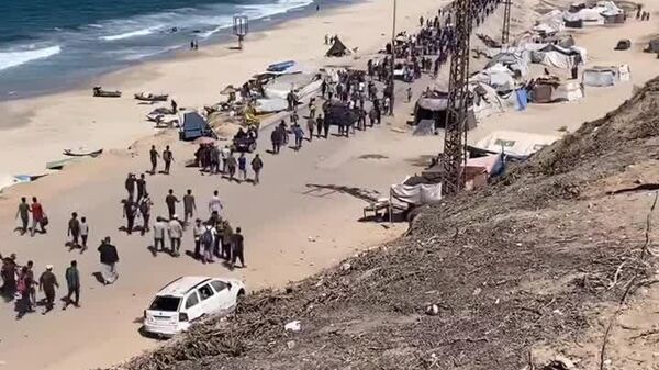 ተግባራዊ ከሆነው የተኩስ አቁም ስምምነት በኋላ ሲቪሎች በተከፈተው መተላለፊያ በኩል ወደ ጋዛ ከተማ መመለስ ጀመሩ - Sputnik አፍሪካ