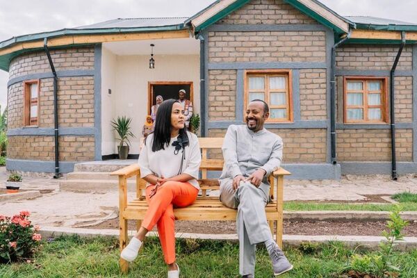 ጠቅላይ ሚኒስትር ዐቢይ አሕመድ በሀዲያና ስልጤ ዞኖች የተገነቡ ሞዴል የገጠር መንደሮችን አስረከቡ ጠቅላይ ሚኒስትር ዐቢይ አሕመድ በሀዲያና ስልጤ ዞኖች የተገነቡ ሞዴል የገጠር መንደሮችን አስረከቡ - Sputnik አፍሪካ
