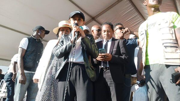 የማዳጋስካር ተቃዋሚዎች ፕሬዝዳንቱ በ48 ሰዓታት ውስጥ እንዲነሱ አስጠነቀቁ - Sputnik አፍሪካ