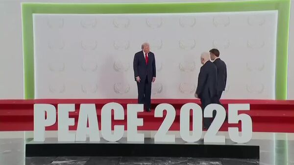 የትራምፕ እና የፍልስጤም አስተዳደር ፕሬዝዳንት ማህሙድ አባስ የሰላምታ ልውውጥ - Sputnik አፍሪካ