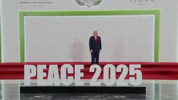 የትግል ሰላምታ፦ በጋዛ የሰላም ጉባኤ የትራምፕ እና ማክሮን ግራ አጋቢ ጭብብጥ - Sputnik አፍሪካ