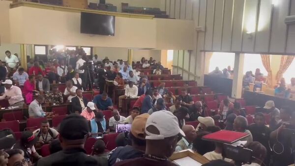 የማዳጋስካር ፓርላማ ፕሬዝዳንት አንድሪ ራጆሊናን ለመክሰስ ድምፅ አሰጣጥ እያካሄደ ነው - Sputnik አፍሪካ