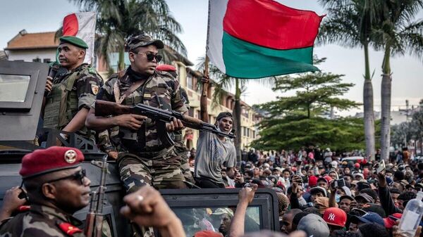 የማዳጋስካር ፕሬዝዳንትነት ኃላፊነት በሀገሪቱ ሕግ አስከባሪ ኃይል እና ሠራዊት በበላይነት ይመራል - Sputnik አፍሪካ