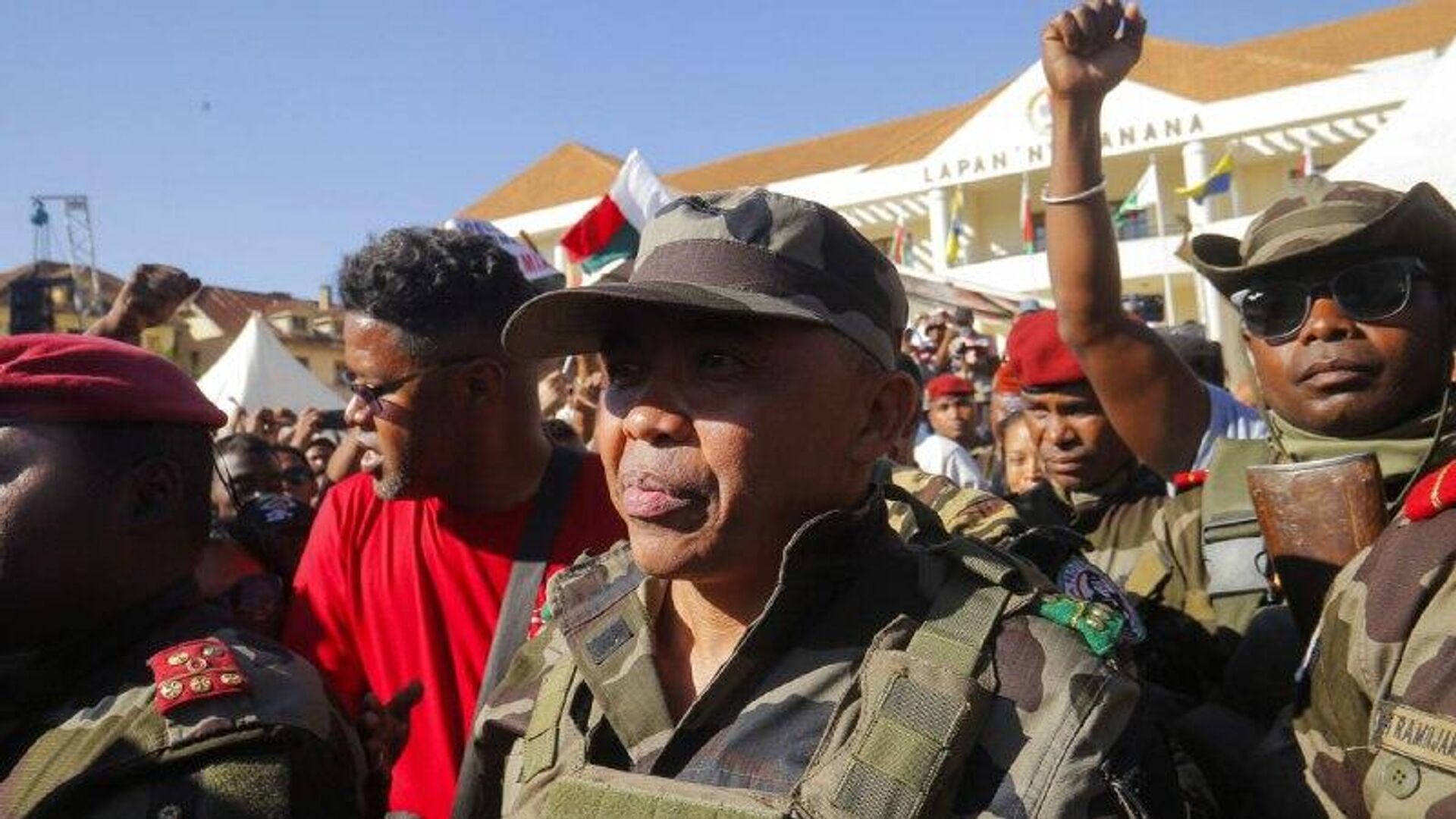 የማዳጋስካር መፈንቀለ መንግሥት መሪ ሚካኤል ራንድሪያኒሪና ራሳቸውን ገዜያዊ ፕሬዝዳንት አድርገው ሾሙ የማዳጋስካር መፈንቀለ መንግሥት መሪ ሚካኤል ራንድሪያኒሪና ራሳቸውን ገዜያዊ ፕሬዝዳንት አድርገው ሾሙ - Sputnik አፍሪካ, 1920, 15.10.2025