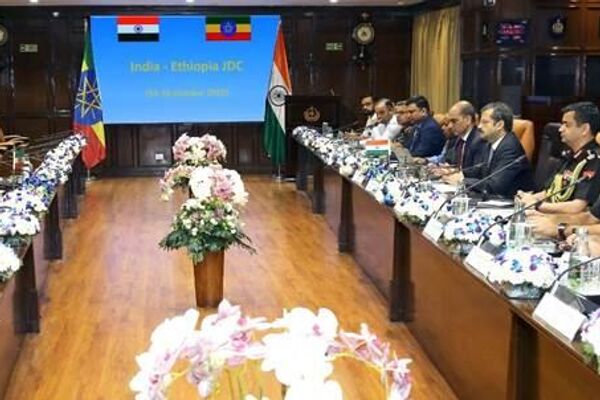ኢትዮጵያ እና ሕንድ የመጀመሪያውን የጋራ የመከላከያ ትብብር ስብሰባ በኒው ዴልሂ አካሄዱ ኢትዮጵያ እና ሕንድ የመጀመሪያውን የጋራ የመከላከያ ትብብር ስብሰባ በኒው ዴልሂ አካሄዱ - Sputnik አፍሪካ