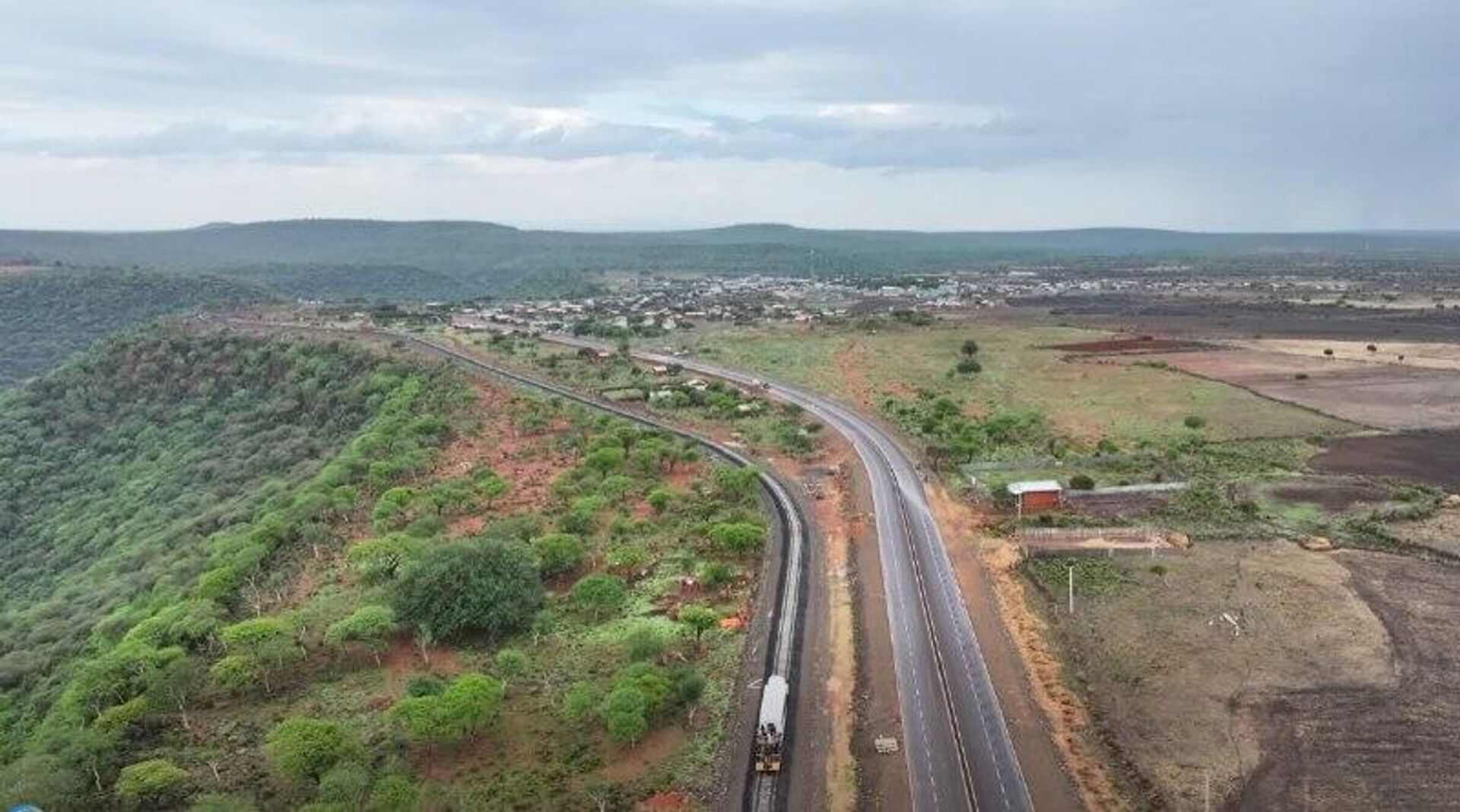 በኢትዮጵያ የመጀመሪያው የኢኮ ቱሪዝም ባቡር ግንባታ የመጀመሪያ ምዕራፍ ተጠናቀቀ በኢትዮጵያ የመጀመሪያው የኢኮ ቱሪዝም ባቡር ግንባታ የመጀመሪያ ምዕራፍ ተጠናቀቀ - Sputnik አፍሪካ, 1920, 20.10.2025