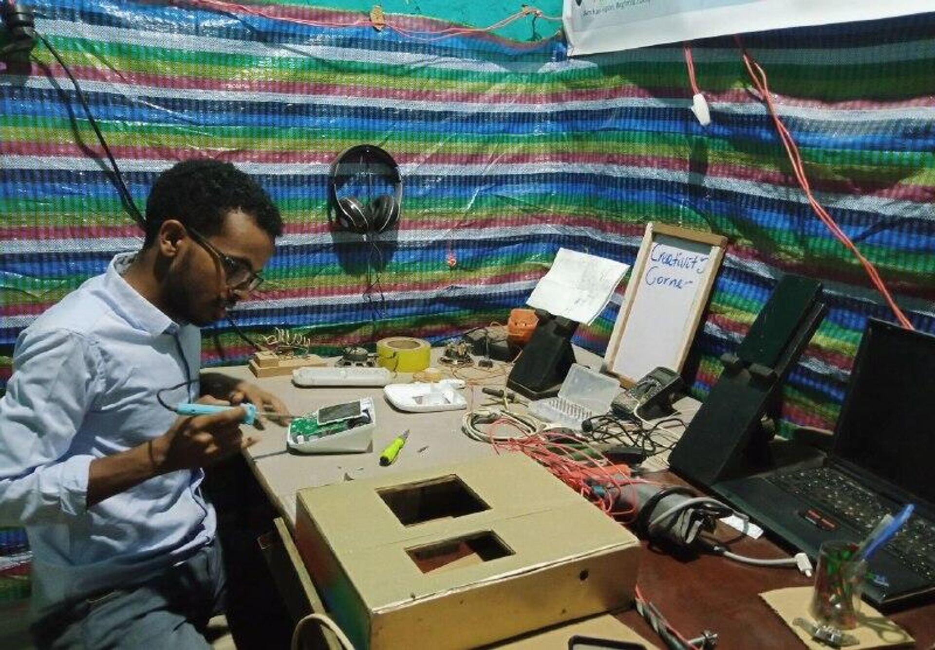 ችግር የፈጠራ እናት ናት፦ የታካሚዎች መቆጣጠሪያ (ሞኒተር) የሠራው ኢትዮጵያዊ ዶክተር ችግር የፈጠራ እናት ናት፦ የታካሚዎች መቆጣጠሪያ (ሞኒተር) የሠራው ኢትዮጵያዊ ዶክተር - Sputnik አፍሪካ, 1920, 20.10.2025