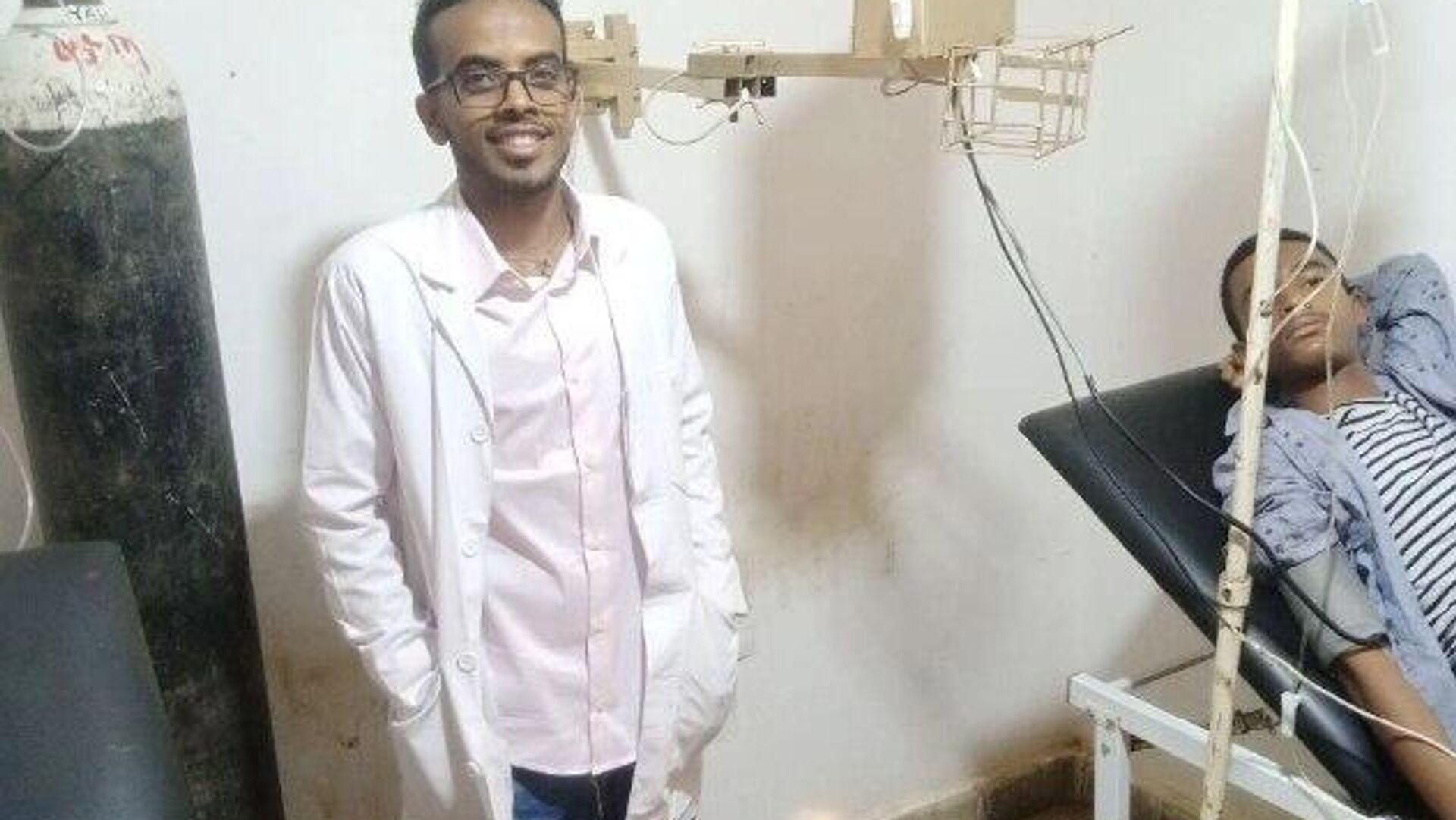 ችግር የፈጠራ እናት ናት፦ የታካሚዎች መቆጣጠሪያ (ሞኒተር) የሠራው ኢትዮጵያዊ ዶክተር ችግር የፈጠራ እናት ናት፦ የታካሚዎች መቆጣጠሪያ (ሞኒተር) የሠራው ኢትዮጵያዊ ዶክተር - Sputnik አፍሪካ, 1920, 20.10.2025