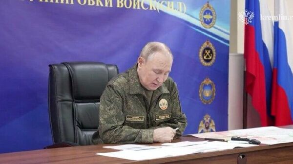 ፕሬዝዳንት ፑቲን ከጠቅላይ ኤታማዦር ሹም ጌራሲሞቭ እና የውጊያ ቡድኖች አዛዦች ጋር ባደረጉት ስብሰባ የተነሱ ተጨማሪ ቁልፍ ነጥቦች - Sputnik አፍሪካ