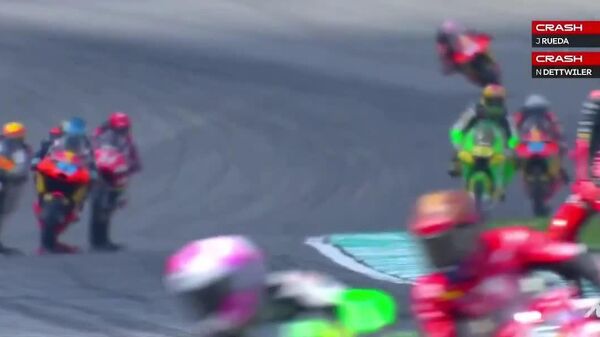 #viral | ሁለት የሞተር ሳይክል ተወዳዳሪዎች በማሌዥያ ግራንድ ፕሪክስ ሞቶ3 ውድድር በልምምድ ላይ ሳሉ ተጋጭተው ሆስፒታል ገቡ - Sputnik አፍሪካ