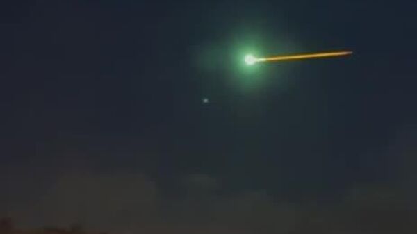 #viral | በሞስኮ ሰማይ ላይ የታየው ምስጢራዊ አረንጓዴ የእሳት ኳስ፤ የጠፈር አለት ስባሪ ወይስ የጠፈር ቆሻሻ? - Sputnik አፍሪካ