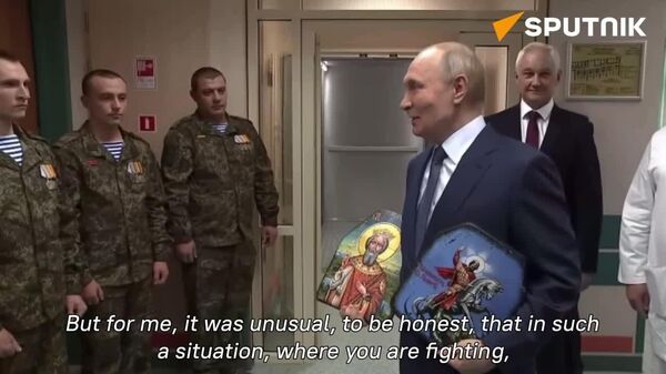 ፑቲን ለልደታቸው ከወታደሮች ለተበረከቱላቸው በጥይት የተመቱ የቅዱሳን አዶ ስጦታዎች ምሥጋና አቀረቡ - Sputnik አፍሪካ