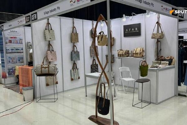 “አፍሪካ ውስጥ የተሠራ ምርት በቀጣይ ድንበሮቻችንን አቋርጦ በቀላሉ እንዲንቀሳቀስ ማረጋገጥ ይገባል” - ክቡር ገና “አፍሪካ ውስጥ የተሠራ ምርት በቀጣይ ድንበሮቻችንን አቋርጦ በቀላሉ እንዲንቀሳቀስ ማረጋገጥ ይገባል” - ክቡር ገና - Sputnik አፍሪካ