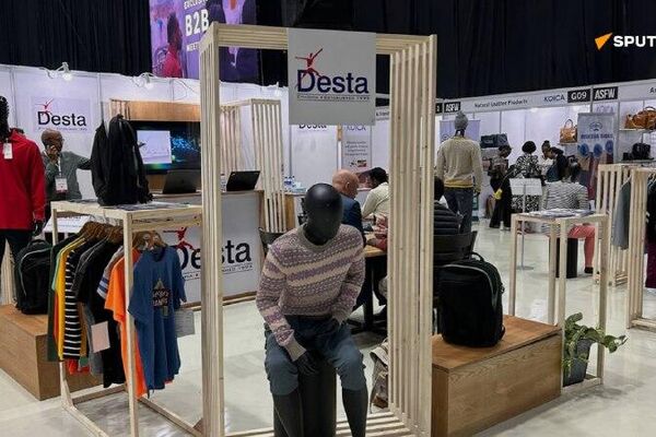 “አፍሪካ ውስጥ የተሠራ ምርት በቀጣይ ድንበሮቻችንን አቋርጦ በቀላሉ እንዲንቀሳቀስ ማረጋገጥ ይገባል” - ክቡር ገና “አፍሪካ ውስጥ የተሠራ ምርት በቀጣይ ድንበሮቻችንን አቋርጦ በቀላሉ እንዲንቀሳቀስ ማረጋገጥ ይገባል” - ክቡር ገና - Sputnik አፍሪካ