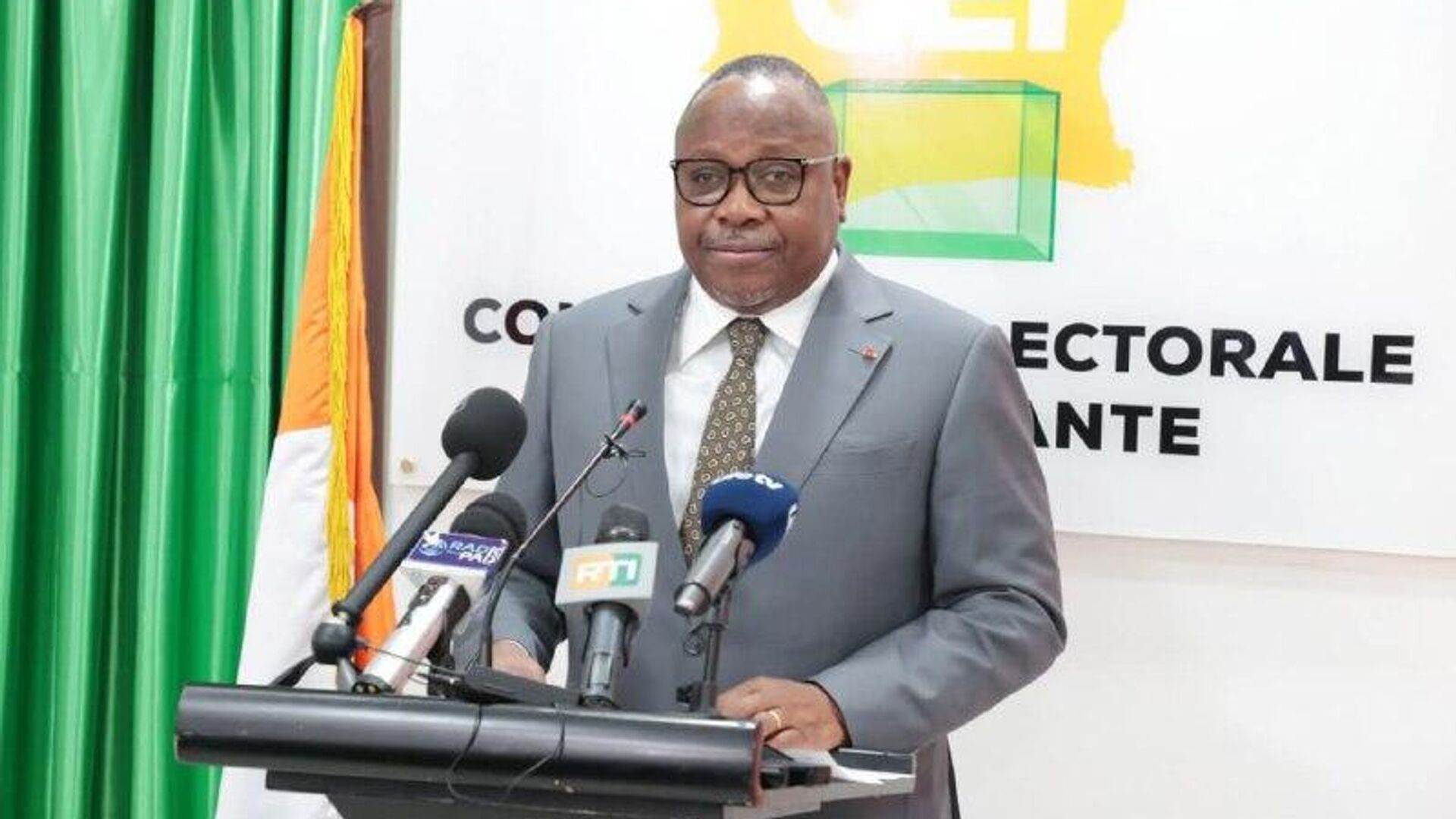 የኮትዲቯር ገለልተኛ የምርጫ ኮሚሽን እንዲፈርስ የተቋሙ ፕሬዝዳንት ጠየቁ የኮትዲቯር ገለልተኛ የምርጫ ኮሚሽን እንዲፈርስ የተቋሙ ፕሬዝዳንት ጠየቁ - Sputnik አፍሪካ, 1920, 31.10.2025