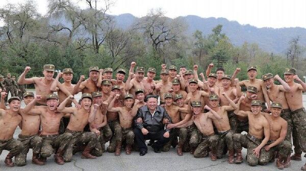 ኪም ጆንግ ኡን 11ኛውን 'ኤሊት' የልዩ ኃይልን ጎብኝተው የውጊያ ዝግጁነቱን አወደሱ - Sputnik አፍሪካ