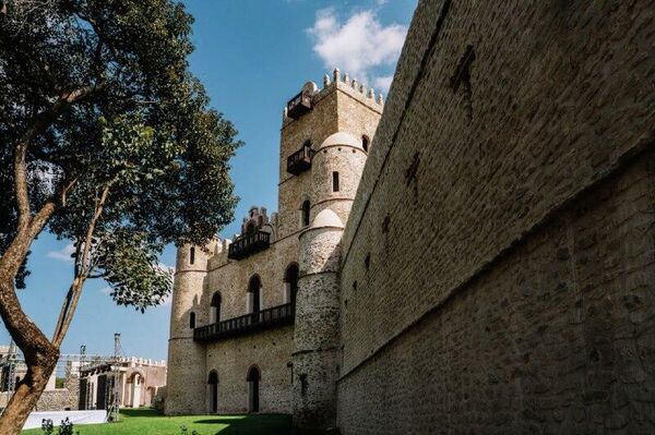 ጠቅላይ ሚኒስትር ዐቢይ አሕመድ እና ቀዳማዊት እመቤት ዝናሽ ታያቸው የታደሰውን የፋሲል ጊቢ መረቁ - Sputnik አፍሪካ