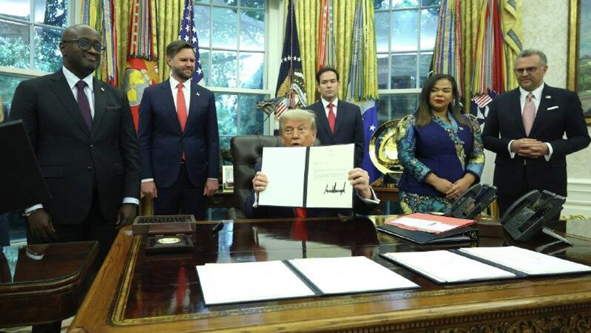 ኮንጎ እና ሩዋንዳ የሰላም ሂደቱን ያራምዳል የተባለ የመጀመሪያ የኢኮኖሚ ስምምነት በዋሽንግተን ተፈራረሙ ኮንጎ እና ሩዋንዳ የሰላም ሂደቱን ያራምዳል የተባለ የመጀመሪያ የኢኮኖሚ ስምምነት በዋሽንግተን ተፈራረሙ - Sputnik አፍሪካ, 1920, 08.11.2025