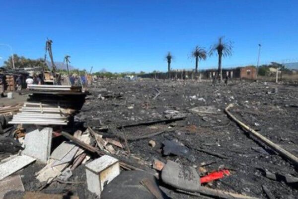 በደቡብ አፍሪካ ኬፕ ዊንላንድስ የተቀሰቀሰው ሰደድ እሳት ቀጥሏል፤ የእሳት አደጋ ቡድኖች እሳቱን ለማጥፋት እየታገሉ ነው - Sputnik አፍሪካ