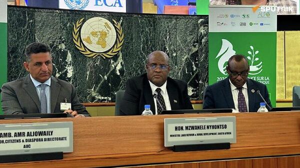 የአፍሪካ የኢኮኖሚ ኮሚሽን ዋና ጸሐፊ የመሬት ማሻሻያ፣ ፍትሕ እና ዓለም አቀፍ ሚዛን እንዲስተካከል ጥሪ አቀረቡ - Sputnik አፍሪካ