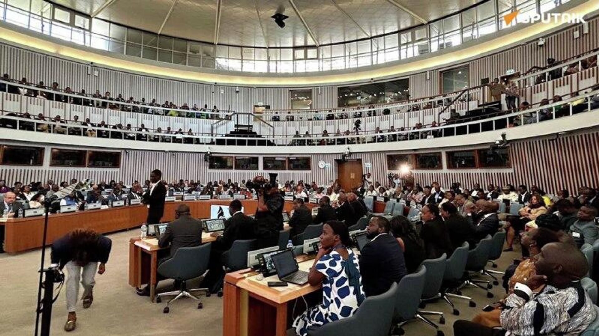 የአፍሪካ የኢኮኖሚ ኮሚሽን ዋና ጸሐፊ የመሬት ማሻሻያ፣ ፍትሕ እና ዓለም አቀፍ ሚዛን እንዲስተካከል ጥሪ አቀረቡ - Sputnik አፍሪካ, 1920, 10.11.2025