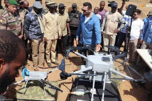 ማሊ በባማኮ 2025 አውደ ርዕይ ካሚካዜ፣ የስለላ እና የጥቃት ድሮኖችን ለዕይታ አቀረበች ማሊ በባማኮ 2025 አውደ ርዕይ ካሚካዜ፣ የስለላ እና የጥቃት ድሮኖችን ለዕይታ አቀረበች - Sputnik አፍሪካ