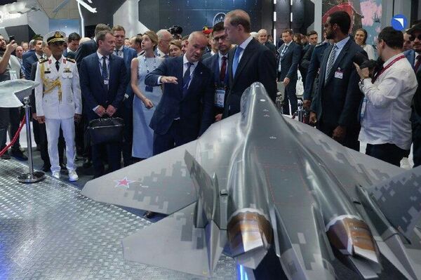 ሩሲያ በውጊያ የተረጋገጠ አምስተኛ ትውልድ የጦር አውሮፕላኖቿን ለዓለም በማሳየት የቴክኖሎጂ ሉዓላዊነቷን አረጋገጠች - Sputnik አፍሪካ