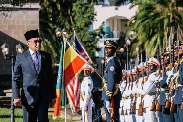 የኢትዮጵያ እና ማሌዥያ አጋርነት “በርካታ ቁልፍ ሰነዶችን በመፈረም ተጠናክሯል” - ጠቅላይ ሚኒስትር ዐቢይ አሕመድ የኢትዮጵያ እና ማሌዥያ አጋርነት “በርካታ ቁልፍ ሰነዶችን በመፈረም ተጠናክሯል” - ጠቅላይ ሚኒስትር ዐቢይ አሕመድ - Sputnik አፍሪካ