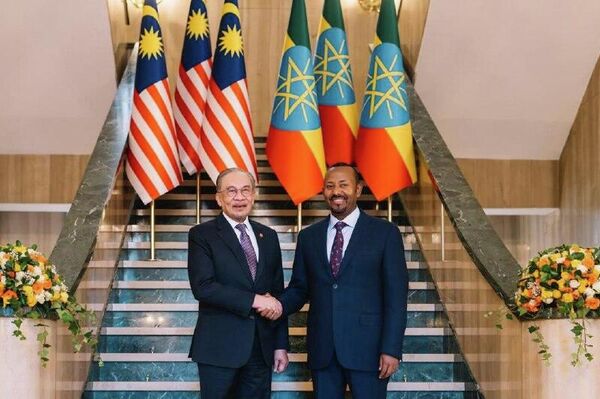 የኢትዮጵያ እና ማሌዥያ አጋርነት “በርካታ ቁልፍ ሰነዶችን በመፈረም ተጠናክሯል” - ጠቅላይ ሚኒስትር ዐቢይ አሕመድ የኢትዮጵያ እና ማሌዥያ አጋርነት “በርካታ ቁልፍ ሰነዶችን በመፈረም ተጠናክሯል” - ጠቅላይ ሚኒስትር ዐቢይ አሕመድ - Sputnik አፍሪካ