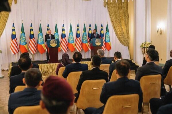 የኢትዮጵያ እና ማሌዥያ አጋርነት “በርካታ ቁልፍ ሰነዶችን በመፈረም ተጠናክሯል” - ጠቅላይ ሚኒስትር ዐቢይ አሕመድ የኢትዮጵያ እና ማሌዥያ አጋርነት “በርካታ ቁልፍ ሰነዶችን በመፈረም ተጠናክሯል” - ጠቅላይ ሚኒስትር ዐቢይ አሕመድ - Sputnik አፍሪካ