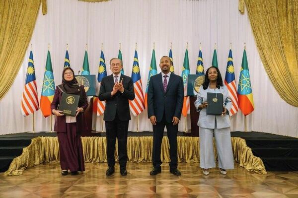 የኢትዮጵያ እና ማሌዥያ አጋርነት “በርካታ ቁልፍ ሰነዶችን በመፈረም ተጠናክሯል” - ጠቅላይ ሚኒስትር ዐቢይ አሕመድ የኢትዮጵያ እና ማሌዥያ አጋርነት “በርካታ ቁልፍ ሰነዶችን በመፈረም ተጠናክሯል” - ጠቅላይ ሚኒስትር ዐቢይ አሕመድ - Sputnik አፍሪካ