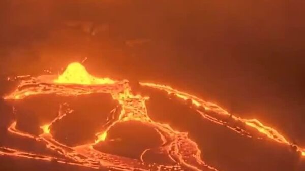 #viral |በሃዋይ የሚገኘው የኪላዌ እሳተ ገሞራ ፍንዳታን የሚያሳይ አዲስ ምስል - Sputnik አፍሪካ