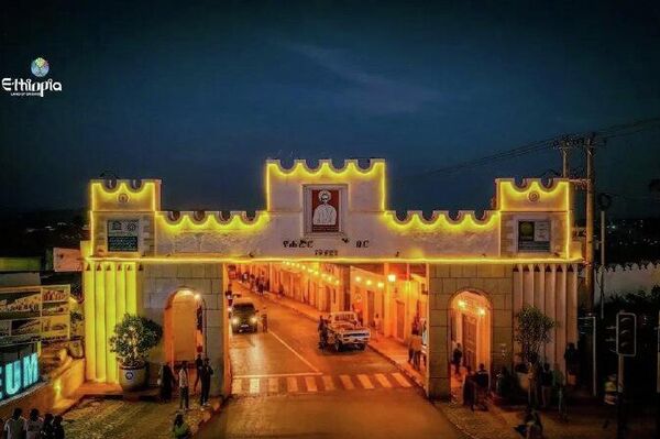 ተቀማጭነታቸውን አዲስ አበባ ያደረጉ ከ40 በላይ አምባሳደሮች እና የዓለም አቀፍ ተቋማት ኃላፊዎች ሀረርን ጎበኙ ተቀማጭነታቸውን አዲስ አበባ ያደረጉ ከ40 በላይ አምባሳደሮች እና የዓለም አቀፍ ተቋማት ኃላፊዎች ሀረርን ጎበኙ - Sputnik አፍሪካ