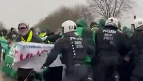 በጀርመን የ አልተርኔቲቭ ፎር ደችላንድ ፓርቲ ጉባኤ ሁከት አስነሳ - Sputnik አፍሪካ