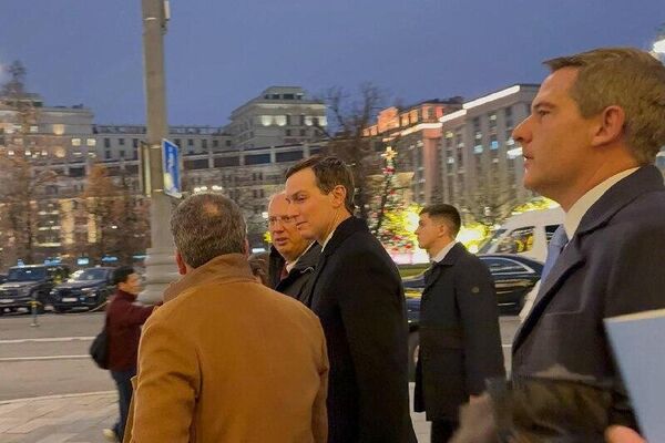 የአሜሪካ ፕሬዝዳንት ልዩ መልዕክተኛ ስቲቭ ዊትኮፍ ከፑቲን ጋር ከመገናኘታቸው በፊት በሩሲያ አቻቸው ዲሚትሪቭ የምሳ ግብዣ ተደሮጎላቸዋል - Sputnik አፍሪካ