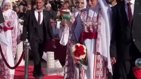 #viral | ከፍርስራሽ ላይ የተነሳ ፍቅር - ከ50 በላይ ጥንዶች በጋዛ በተካሄደ የብዙኃን የሠርግ ሥነ-ስርዓት በጋብቻ ተጣመሩ - Sputnik አፍሪካ