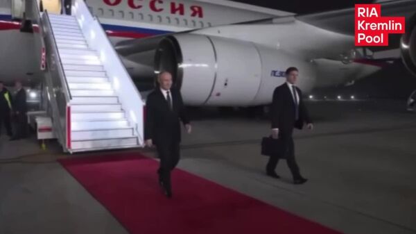 የሕንዱ ጠቅላይ ሚኒስትር ናሬንድራ ሞዲ በፓላም የሕንድ የአየር ኃይል ምድብ ተግኝተው ለፕሬዝዳንት ፑቲን አቀባበል አድርገውላቸዋል - Sputnik አፍሪካ