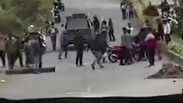 #viral | ኢንዶኔዢያ ውስጥ የጣለው ከባድ ዝናብ ያስከተለው የመሬት መንሸራተት አውራ ጎዳናን ውጧል - Sputnik አፍሪካ