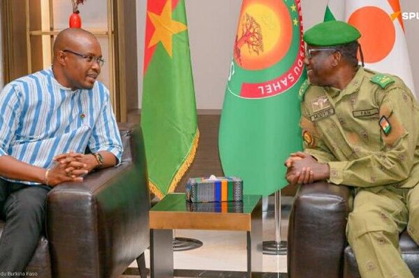 የቡርኪና ፋሶ ጠቅላይ ሚኒስትር በሰሃራ ትልቁ የባሕል ሁነት በሆነው የአየር ፌስቲቫል ለመሳተፍ ለመሳተፍ ኒጀር ገቡ የቡርኪና ፋሶ ጠቅላይ ሚኒስትር በሰሃራ ትልቁ የባሕል ሁነት በሆነው የአየር ፌስቲቫል ለመሳተፍ ለመሳተፍ ኒጀር ገቡ - Sputnik አፍሪካ