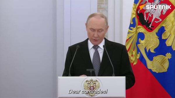 ፑቲን በሩሲያ የጀግኖች ቀን በክሬምሊን የወርቅ ኮከብ ክብር ሽልማት አበረከቱ - Sputnik አፍሪካ