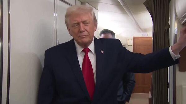 #viral |ትራምፕ በኤር ፎርስ ዋን የመጸዳጃ ቤት በር ተመቱ - Sputnik አፍሪካ