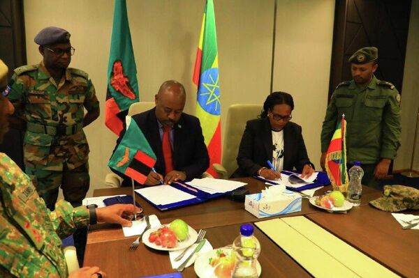 ኢትዮጵያና ዛምቢያ በወታደራዊ መስክ በትብብር ለመስራት የሚያስችል ስምምነት ተፈራረሙ ኢትዮጵያና ዛምቢያ በወታደራዊ መስክ በትብብር ለመስራት የሚያስችል ስምምነት ተፈራረሙ - Sputnik አፍሪካ