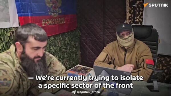 'የጠላት ኢላማዎች 24/7 እየተመቱ ነው' ሲሉ የአኽማት ልዩ ኃይል አዛዥ ለስፑትኒክ ተናገሩ - Sputnik አፍሪካ