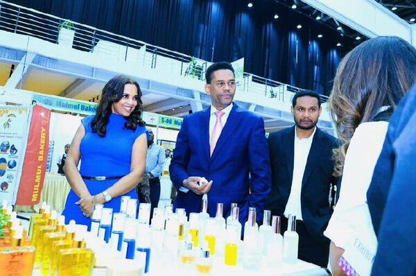 በ2018 ሦስት ሚሊዮን የንግድ ፈቃድ እና እድሳት በኦንላይን መሰጠቱን የንግድ እና ቀጠናዊ ትሰስር ሚኒስትር ተናገሩ - Sputnik አፍሪካ