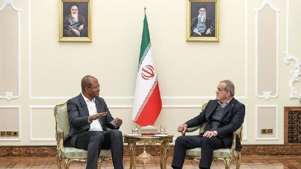 ብሪክስ ለጥልቅ ኢኮኖሚያዊ ትስስር ‘አዲስ ማዕቀፍ’ ያቀርባል - የኢራን ፕሬዝዳንት - Sputnik አፍሪካ