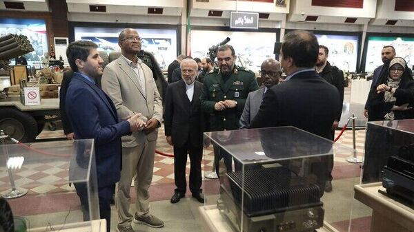 በኢራን የሚገኘው የኢትዮጵያ ልዑካን ቡድን የሀገሪቱን የመከላከያ ዘርፍ ስኬቶች የሚያሳይ ዐውደ ርዕይ ጎበኘ - Sputnik አፍሪካ