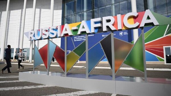 አፍሪካውያን ከቅኝ ግዛት ነጻ ከወጡ በኋላ 'በሁሉም የሕይወት መስኮች' ለሉዓላዊነት የሚደርጉትን አዲስ ትግል ሩሲያ 'ሙሉ በሙሉ' ትደግፋለች - Sputnik አፍሪካ