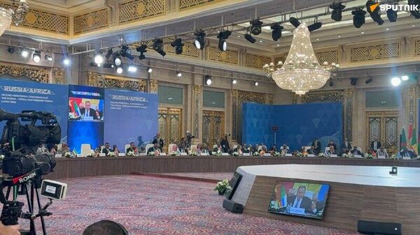 በሩሲያ-አፍሪካ ፎረም የሚኒስትሮች ጉባኤ ላይ የፑቲንን ንግግር ያነበቡት ላቭሮቭ እያደገ ባለው የባለብዙ ወገን ዓለም ውስጥ አፍሪካ ትልቅ ማዕከል ሆና እየተነሳች ነው ብለዋል - Sputnik አፍሪካ